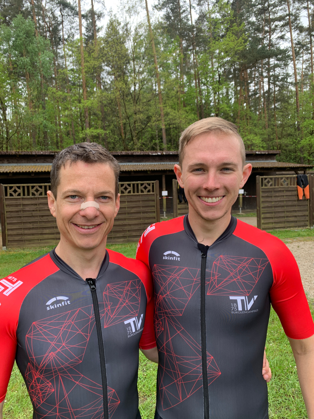 Martin Reinstein (links) und Tobias Zeller beim Weidener
Triathlon